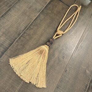 NWOT SINGLE DRAPE TIE BACK